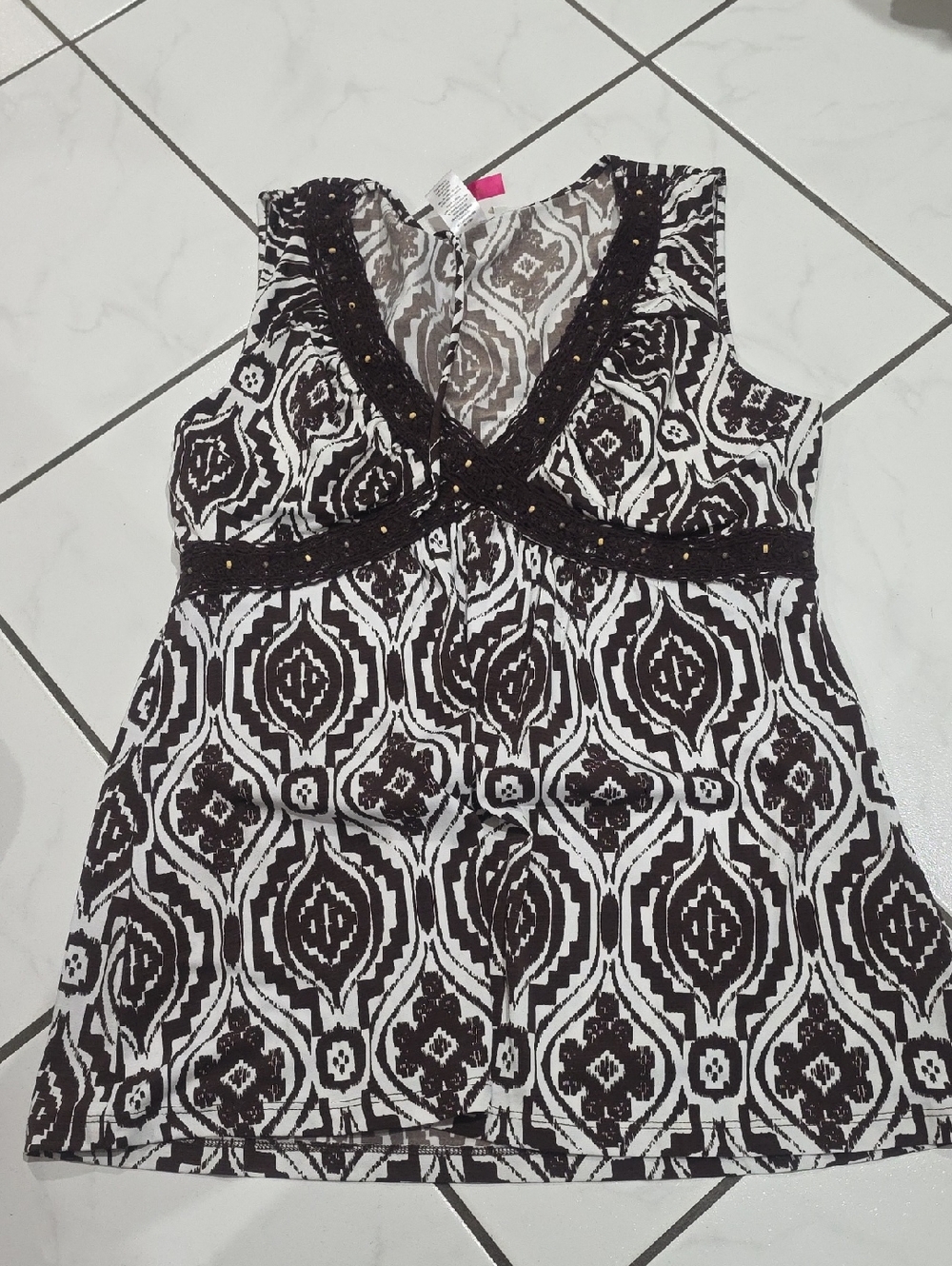 Self Esteem Black and White Printed V-Neck Tank Top